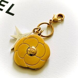 🆕 CHANEL Gold and Silver Camellia Floral Key Holder holiday 2025 New CC